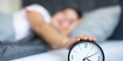Sono em férias: como proteger energia, humor e metabolismo mesmo sem rotina
