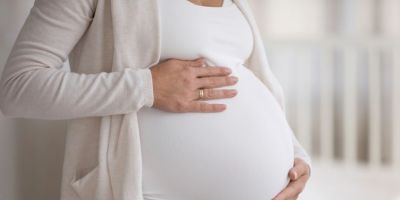O que mudou nas gestantes em 40 anos? Obstetra revela como a maternidade se transformou ao longo das décadas