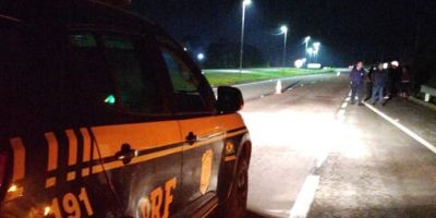 Motociclista de 50 anos morre após colisão com carro na BR-116, em São Lourenço do Sul