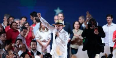 PT oficializa candidatura de Lula à presidência