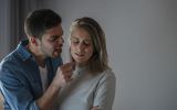 "Ele só faz isso porque me ama": Paula Cassim revela 9 comportamentos que não devem ser confundidos com amor
