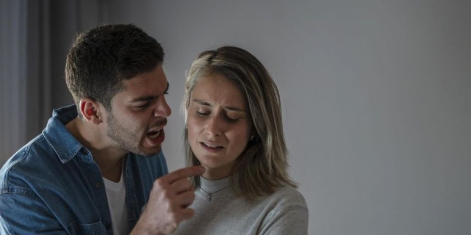 "Ele só faz isso porque me ama": Paula Cassim revela 9 comportamentos que não devem ser confundidos com amor