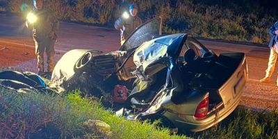 Pai e filha, de 35 e 7 anos, morrem em grave acidente entre carro e caminhão na BR-386, no RS