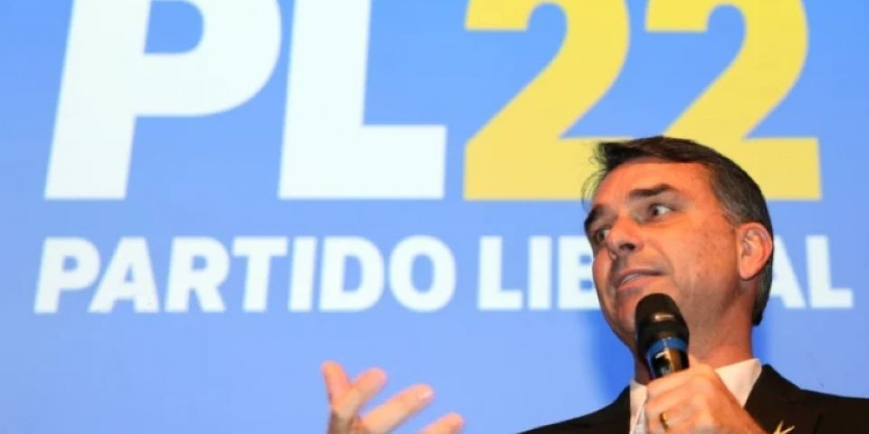 TSE determina que filiação de Flávio Bolsonaro ao PL seja restabelecida