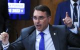 Missão pede investigação sobre filiação falsa de Flávio ao partido