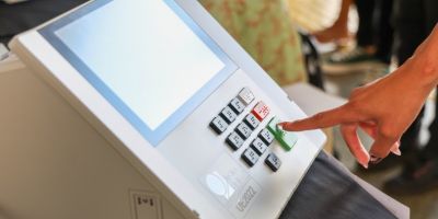 No trabalho, chefe não escolhe voto: assédio eleitoral ganha atenção nas Eleições 2026
