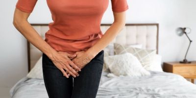 Infecção urinária atinge até 50% das mulheres e pode evoluir para sepse