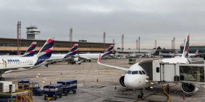 Anvisa atualiza regras de segurança sanitária para aviões e aeroportos