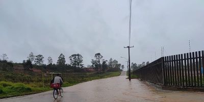 Chuva provoca alagamentos e transtornos em bairros de Camaquã