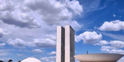 Congresso vota nesta semana fim da escala 6x1 e "taxa das blusinhas"