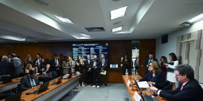Comissão aprova MP da taxa das blusinhas; texto segue a plenários