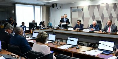 CCJ do Senado aprova PEC que acaba com jornada 6x1