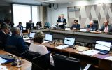CCJ do Senado aprova PEC que acaba com jornada 6x1