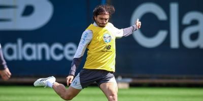 Buscando ascensão na tabela, Grêmio encara o Vitória nesta segunda-feira (7)