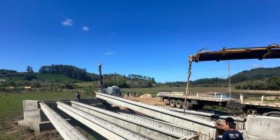 Construção da Ponte do Jacó avança e melhora ligação entre interior e cidade de Cerro Grande do Sul