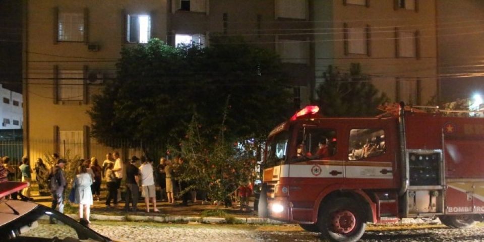 Homem é encontrado morto com marcas de facadas e fraturas no corpo após incêndio em Pelotas