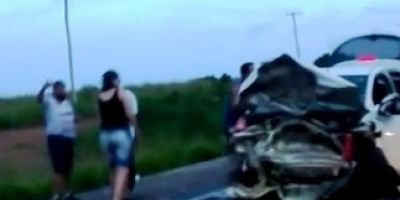 Duas pessoas morrem em colisão de quatro veículos na BR-116 entre Guaíba e Barra do Ribeiro