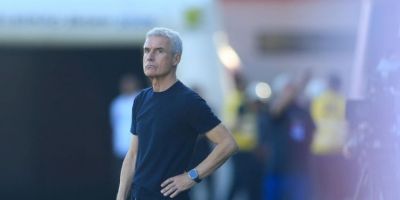 Grêmio anuncia demissão do técnico Luís Castro