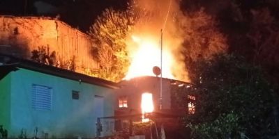 Incêndio destrói residência em Dom Feliciano