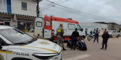 Motociclista fica ferido em acidente com carro no centro de Camaquã