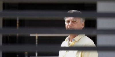 Defesa de Bolsonaro pede suspensão do cumprimento da pena