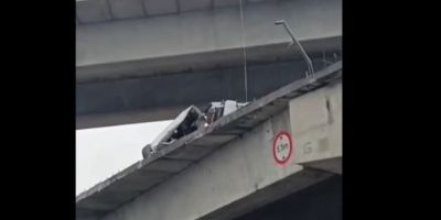 Duas pessoas morrem após veículo de grande porte cair na nova ponte do Guaíba