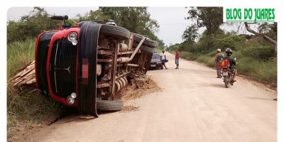 Caminhão tomba na estrada de Cerro Grande do Sul nesta terça