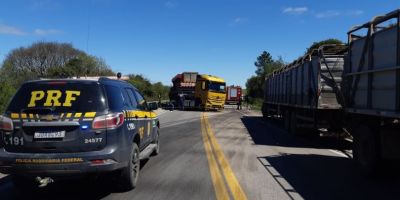 Homem de 67 anos morre após colisão frontal entre carro e carreta na BR-392 em Canguçu