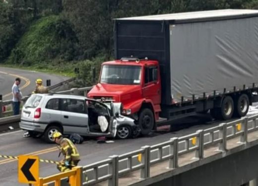 Colisão entre carro e caminhão em ponte tira vida de homem na Serra Gaúcha