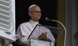 Papa Leão XIV conduz oração no Vaticano após deixar hospital