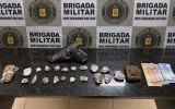 Homem é preso com droga, dinheiro e simulacro de arma em São Lourenço do Sul