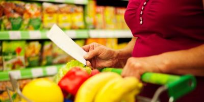 Como planejar o armazenamento semanal das compras de supermercado para a família