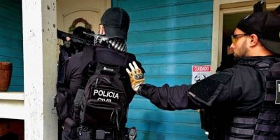 Operação da Polícia Civil mira esquema de roubo e clonagem de veículos no RS e em SC