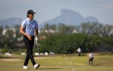 Uma partida de golfe equivale a quantos quilômetros de caminhada?