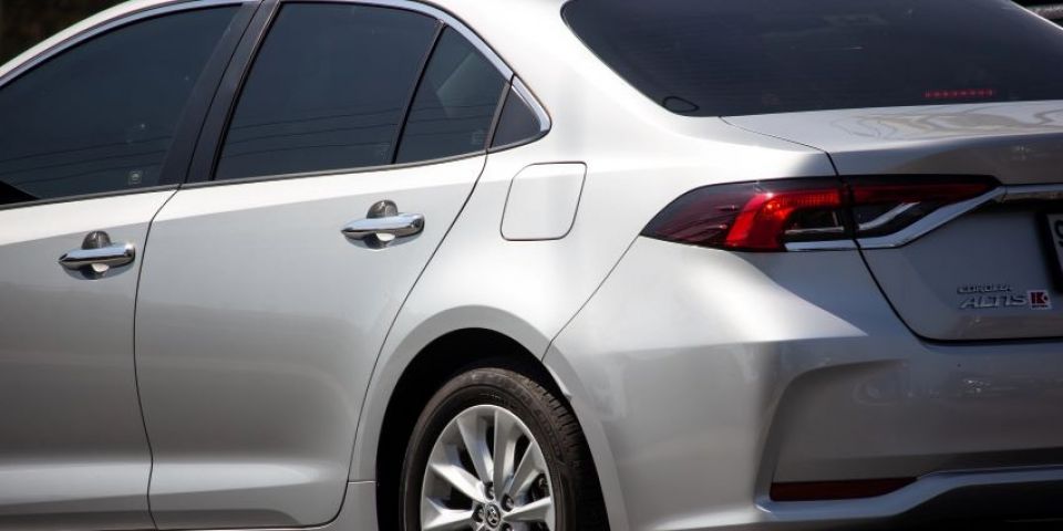 Corolla Altis em Camaquã: como escolher sedã premium usado