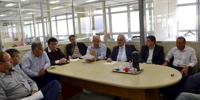 Durante encontro em Porto Alegre, prefeito de Camaquã pede solução para vazão da água na ERS-350