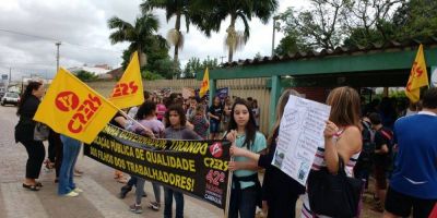 Professores reduzem períodos e juntos com alunos protestam em Camaquã nesta sexta
