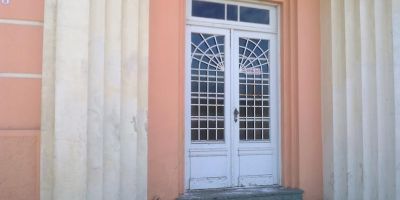 Tapes - Prefeitura amanhece com sal grosso na porta de entrada