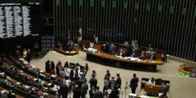 Impeachment: após 34 horas de debates e 273 discursos, termina etapa inicial 