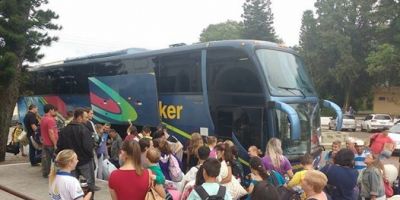 Alunos da escola Otto Laufer embarcam para a Argentina para um torneio de Punhobol