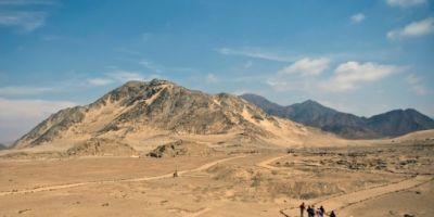 Restos de mulher sepultada há 4.500 anos são encontrados no Peru