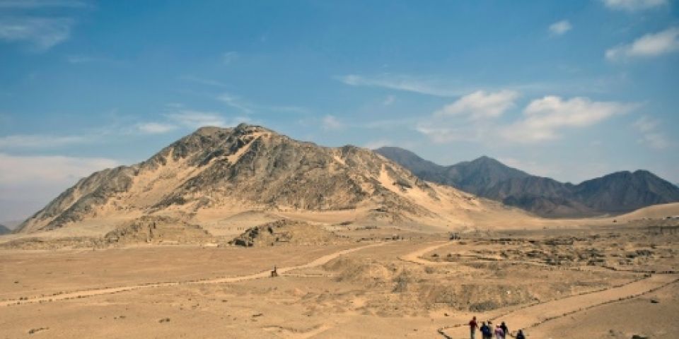 Restos de mulher sepultada há 4.500 anos são encontrados no Peru