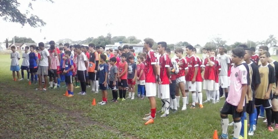 Escolinha Talagasso promove torneio de futebol no campo da Cohab em Camaquã