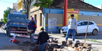 Infraestrutura realiza manutenção na rua Zeca Netto em Camaquã