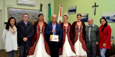 Prefeito de Camaquã recebe soberanas da Fenadoce