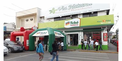  Via Natural Farmácias e Manipulações faz 18 anos com muitas promoções, festa e parceria com a Tchê Farmácias