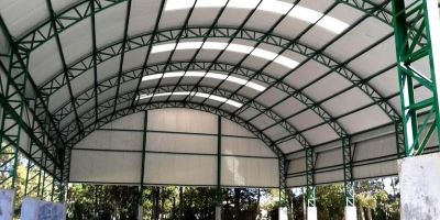 Quadra coberta da EMEF Mário Centeno Crespo em fase de conclusão na Pacheca, em Camaquã