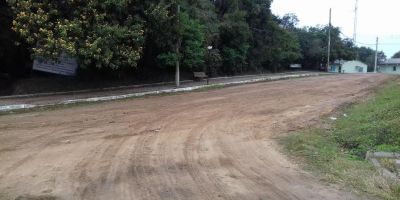 Secretaria de Obras faz manutenção de ruas em Cristal