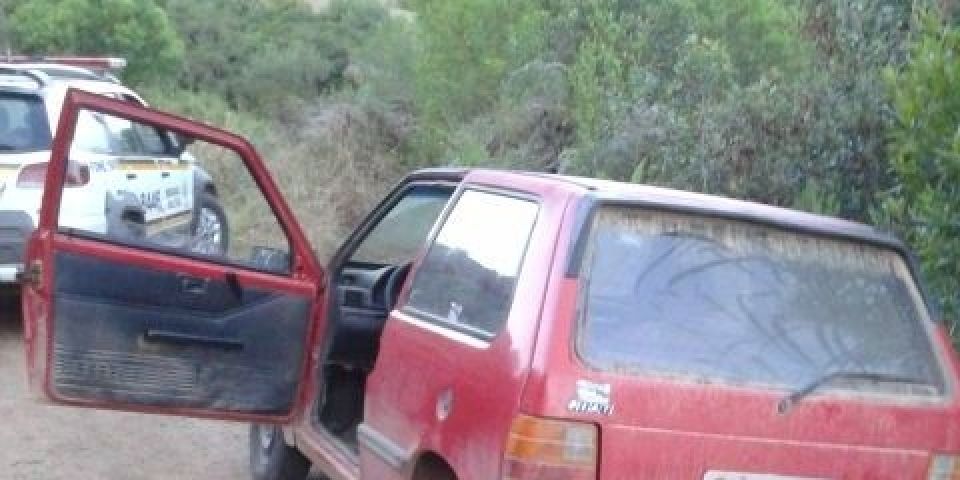 Fiat Uno furtado em Camaquã é encontrado na localidade de Cavadeira em Dom Feliciano