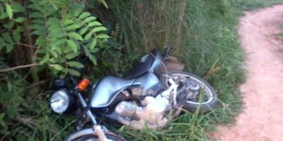 Moto furtada é encontrada escondida no meio de uma vegetação em Camaquã